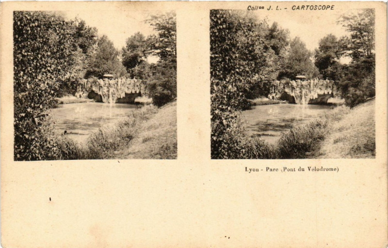 Carte postale ancienne Lyon Parc. Pont du Velodrome à Lyon