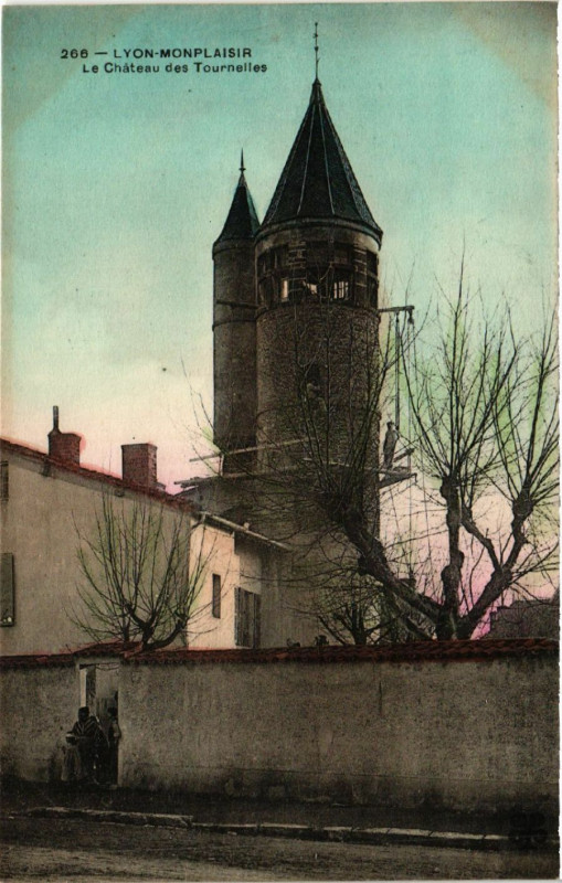 Carte postale ancienne Lyon Monplaisir. Le Chateau des Tournelles à Lyon
