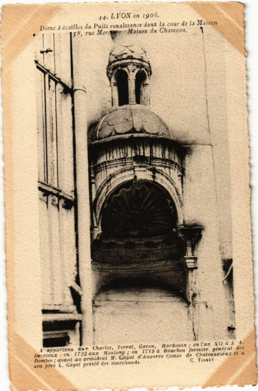 Carte postale ancienne Lyon Maison du Chameau. Dome ecailles du Puits renaissance à Lyon