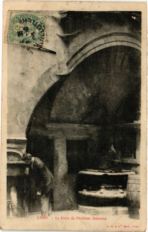 Carte postale ancienne Lyon Le Puits de Philibert Delorme à Lyon