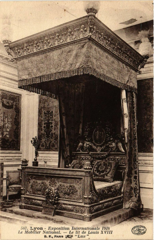Carte postale ancienne Lyon Le Mobilier National. Le lit de Louis Xviii à Lyon