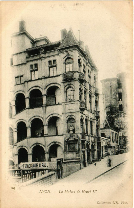 Carte postale ancienne Lyon La Maison de Henri Iv à Lyon