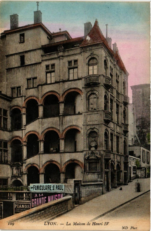 Carte postale ancienne Lyon La Maison de Henri Iv à Lyon