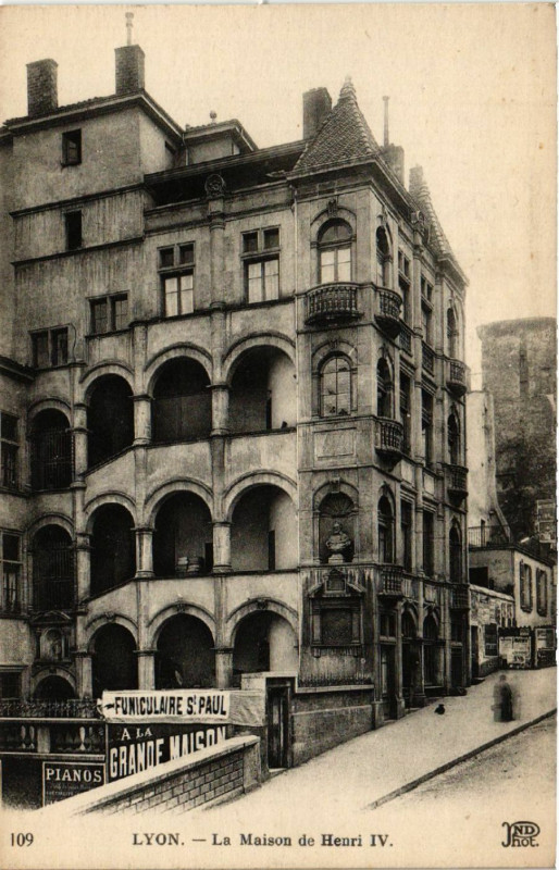 Carte postale ancienne Lyon La Maison de Henri Iv à Lyon