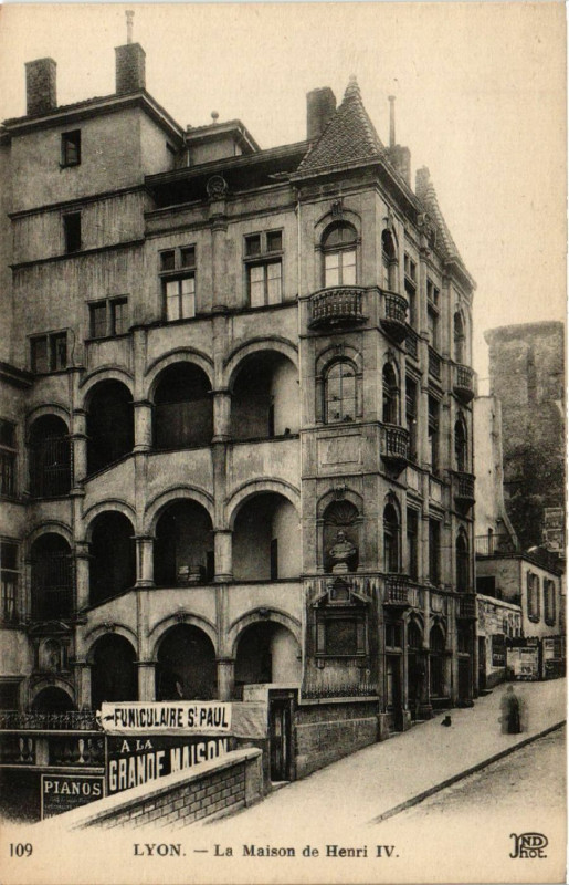 Carte postale ancienne Lyon La Maison de Henri Iv à Lyon