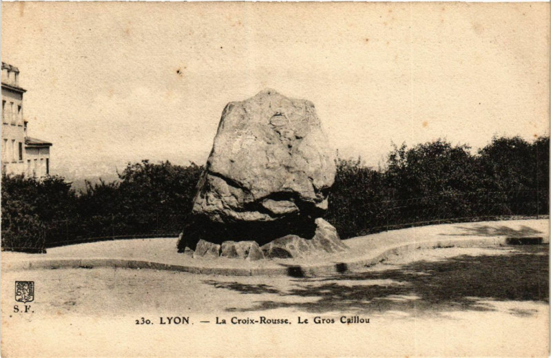 Carte postale ancienne Lyon La Croix Rousse. Le Gros Caillou. à Lyon