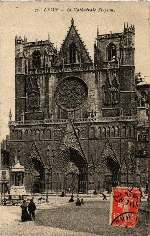 Carte postale ancienne Lyon La Cathedrale St-Jean à Lyon