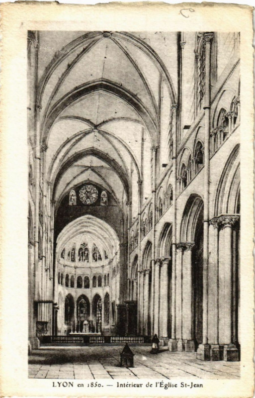 Carte postale ancienne Lyon Interieur de l'Eglise St-Jean à Lyon