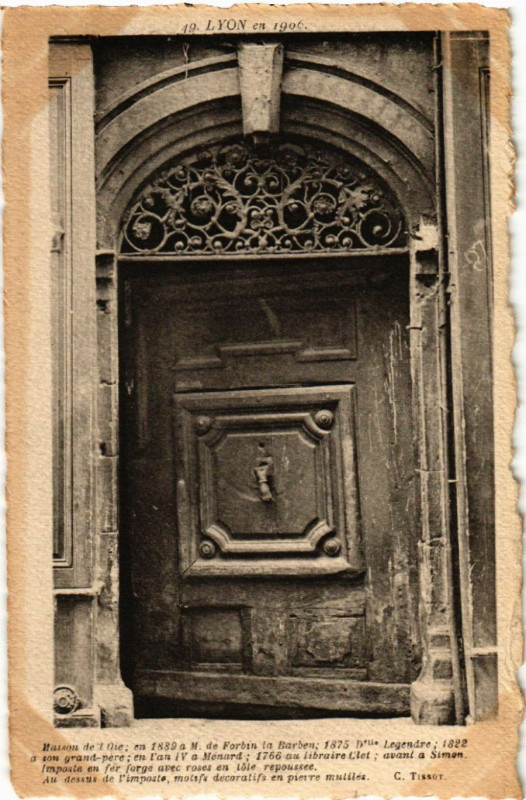 Carte postale ancienne Lyon Imposte en fer forge avec roses en tote repoussée à Lyon
