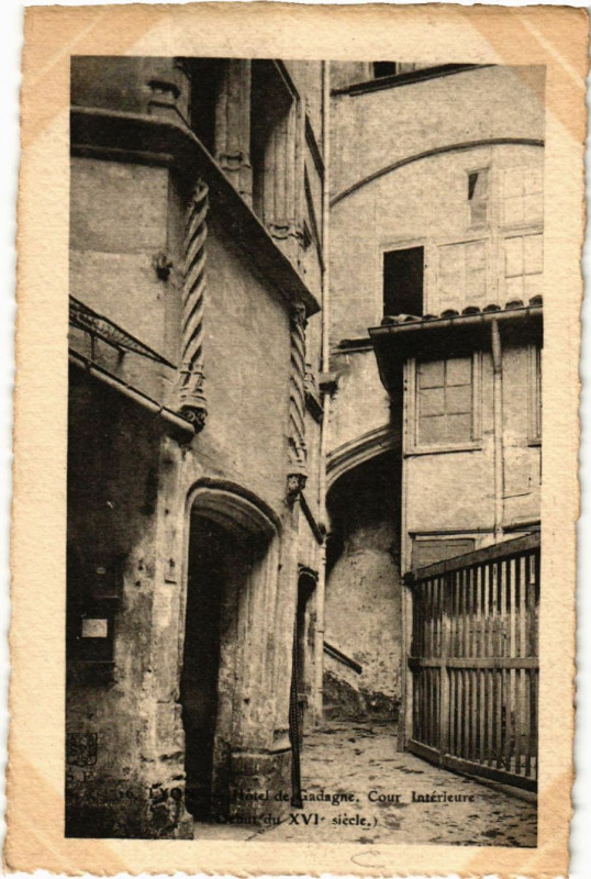 Carte postale ancienne Lyon Hotel de Gadagne. Cour Interieure à Lyon