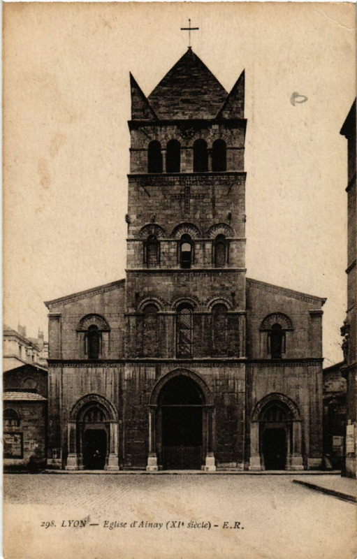 Carte postale ancienne Lyon Eglise d'Ainay à Lyon