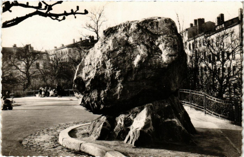 Carte postale ancienne Lyon Croix Rousse. Le Gros Caillou à Lyon