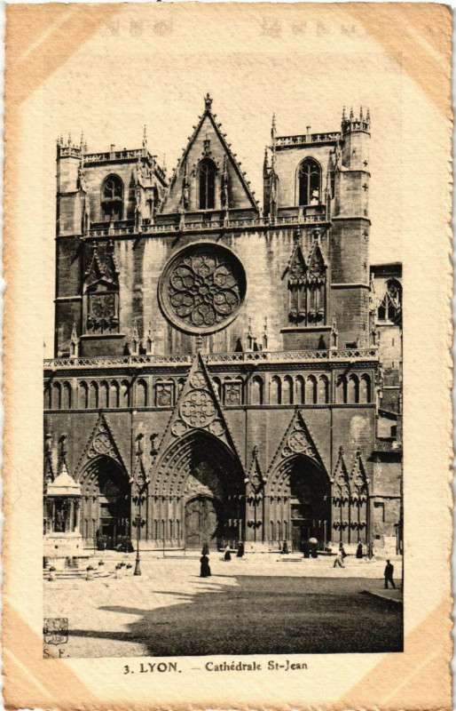 Carte postale ancienne Lyon Cathedrale St-Jean à Lyon