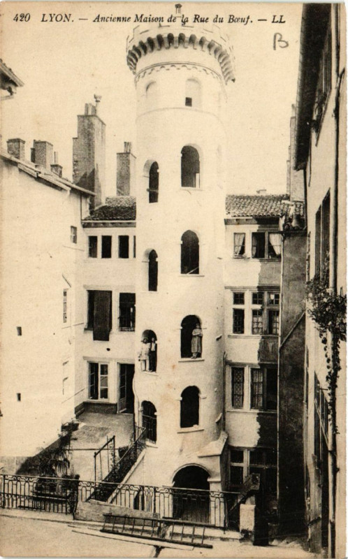 Carte postale ancienne Lyon Ancienne Maison de la Rue du Boeuf à Lyon