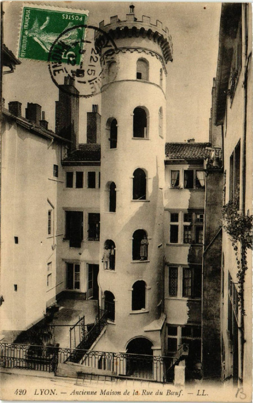 Carte postale ancienne Lyon Ancienne Maison de la Rue du Boeuf à Lyon