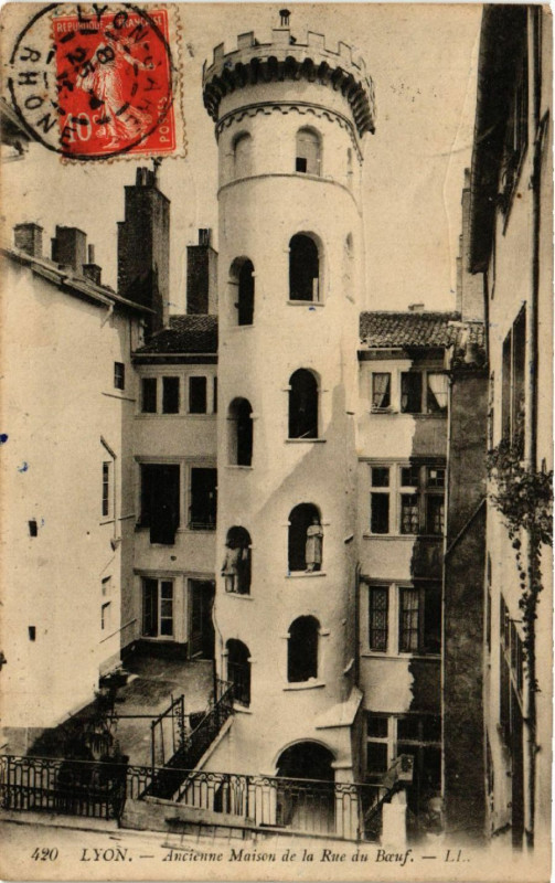Carte postale ancienne Lyon Ancienne Maison de la Rue du Boeuf à Lyon
