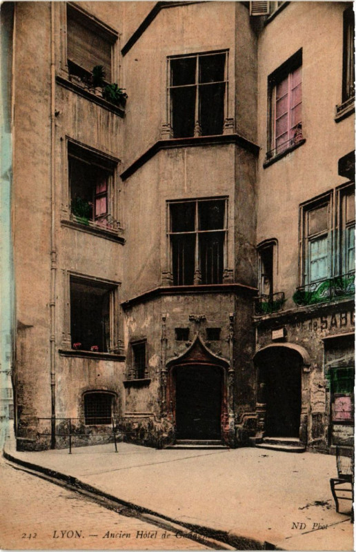 Carte postale ancienne Lyon Ancien Hotel de Gadagne à Lyon