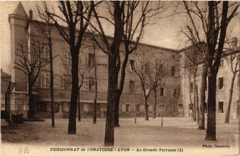 Carte postale ancienne Pensionnat de l'Oratoire-Lyon La Grande Terrasse à Lyon