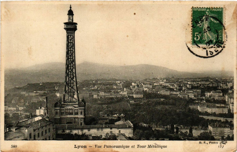 Carte postale ancienne Lyon-Vue Panoramique et Tour Metallique à Lyon