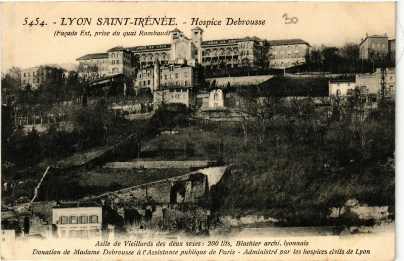 Carte postale ancienne Lyon-St Irenée Hospice Debrousse à Lyon