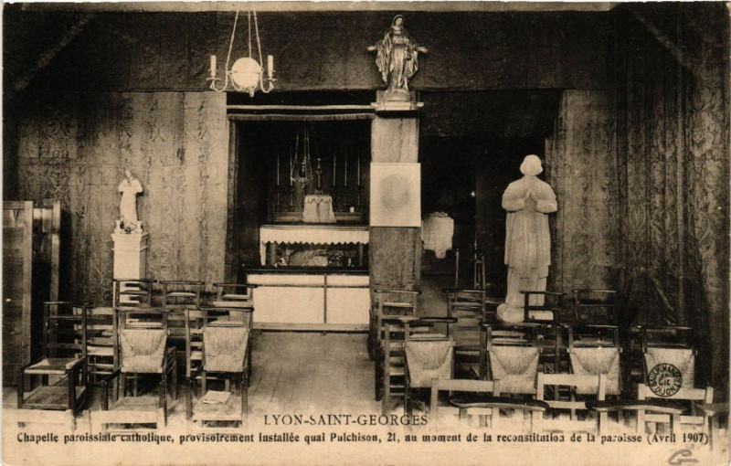 Carte postale ancienne Lyon-St Georges Chapelle paroissiale catholique à Lyon