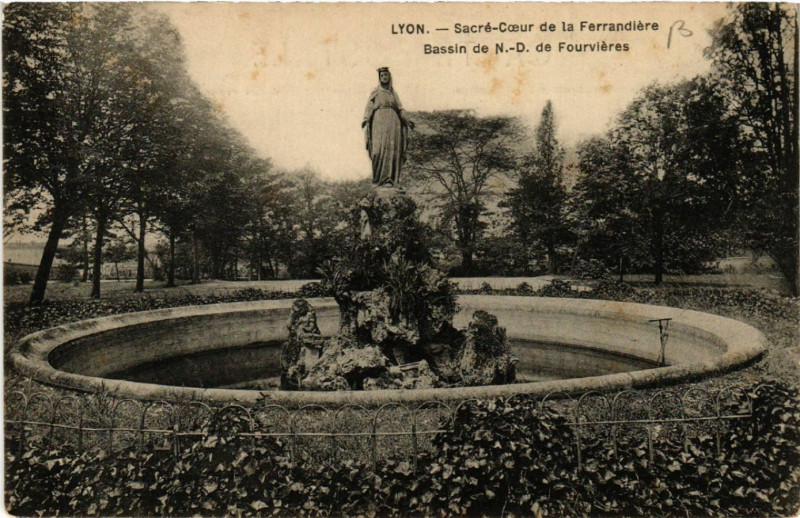 Carte postale ancienne Lyon-Sacre Coeur de la Ferrandiere Bassin de N.-D. de FOURVIEREs à Lyon