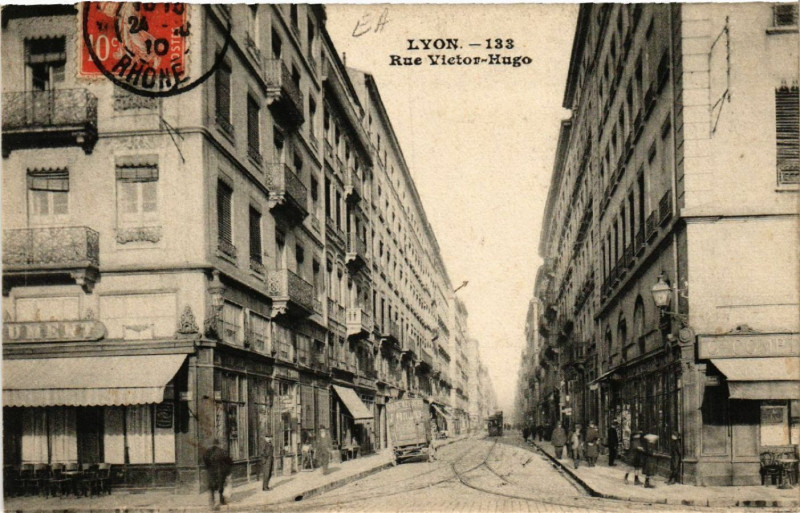 Carte postale ancienne Lyon-Rue Victor-Hugo à Lyon
