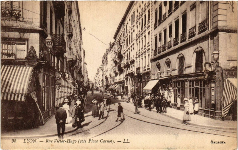Carte postale ancienne Lyon-Rue Victor-Hugo à Lyon