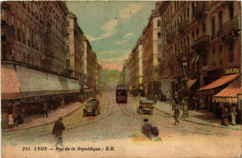 Carte postale ancienne Lyon-Rue de la Republique à Lyon