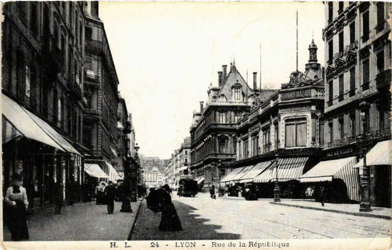 Carte postale ancienne Lyon-Rue de la Republique à Lyon