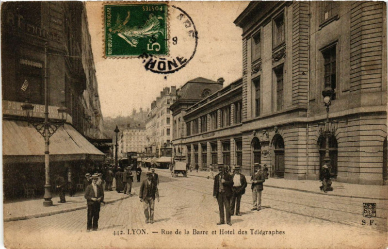 Carte postale ancienne Lyon-Rue de la Barre et Hotel des Telegraphes à Lyon