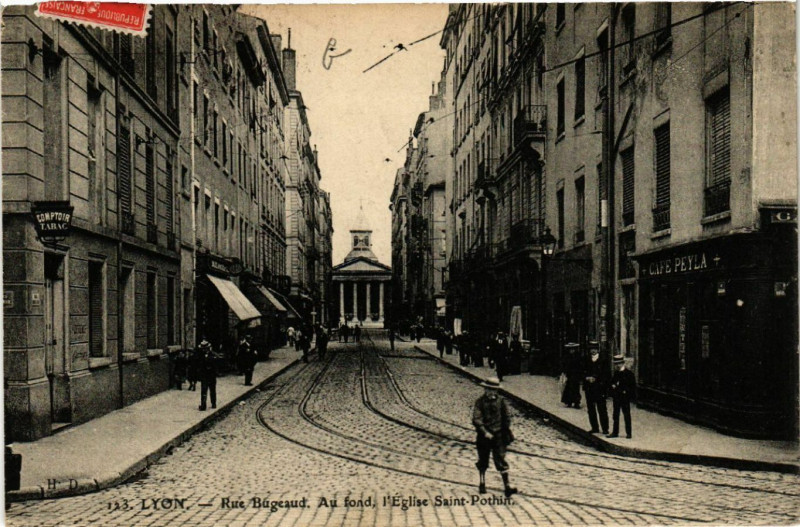 Carte postale ancienne Lyon-Rue Bugeaud. Au fond l'Eglise St-Pothin à Lyon