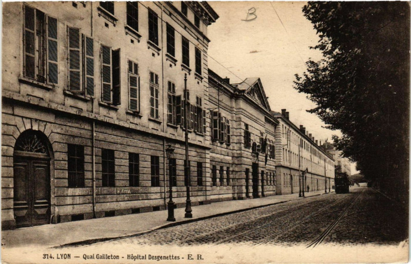 Carte postale ancienne Lyon-Quai Gailleton Hopital Desgenettes à Lyon