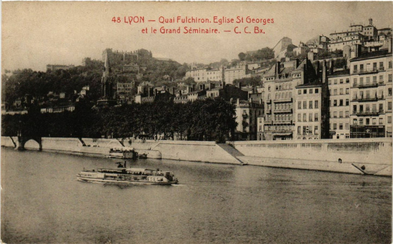 Carte postale ancienne Lyon-Quai Fulchiron. Eglise St-Georges et le Grand Seminaire à Lyon