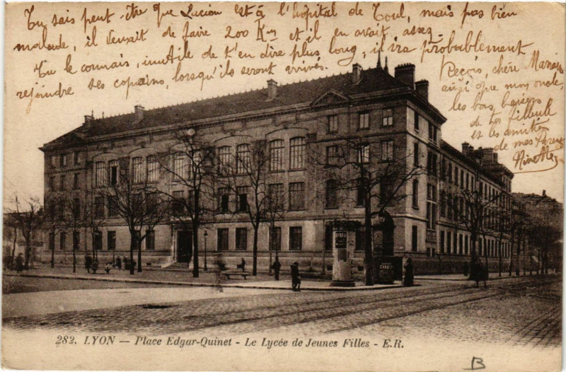 Carte postale ancienne Lyon-Place Edgar Quinet Le Lycée de Jeunes Filles à Lyon