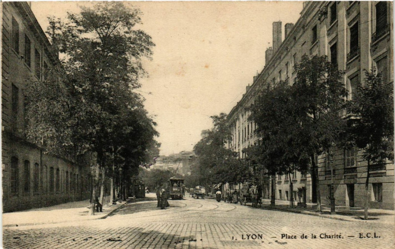 Carte postale ancienne Lyon-Place de la Charite à Lyon