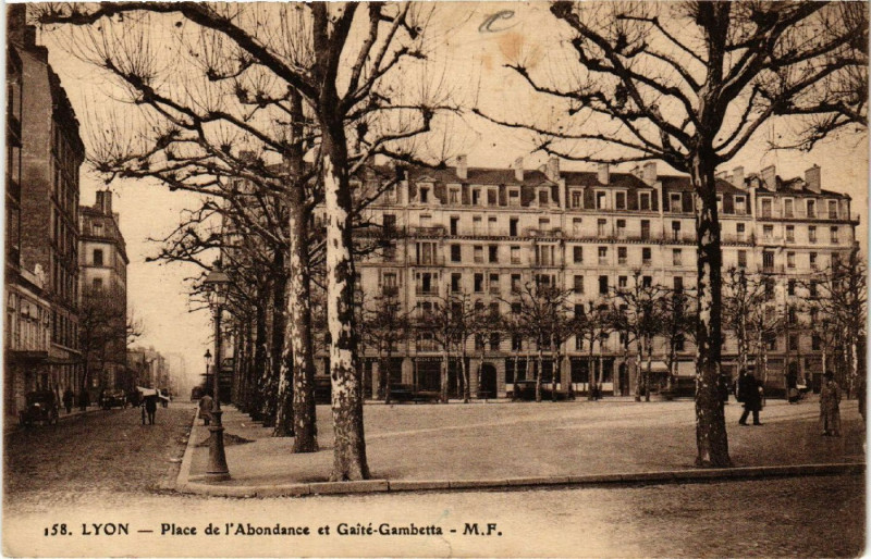 Carte postale ancienne Lyon-Place de l'Abondance et Gaite-Gambetta à Lyon