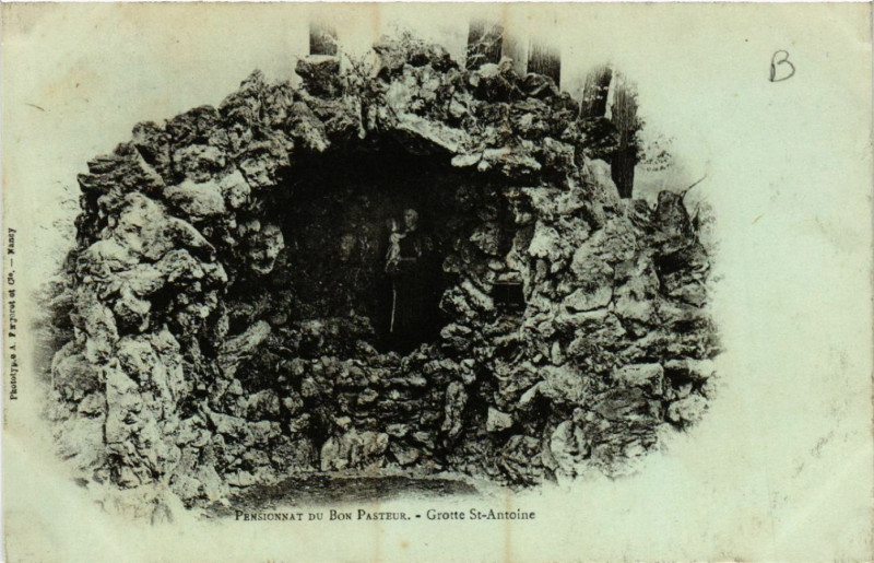 Carte postale ancienne Lyon-Pensionnat du Bon Pasteur Grotte St-Antoine à Lyon