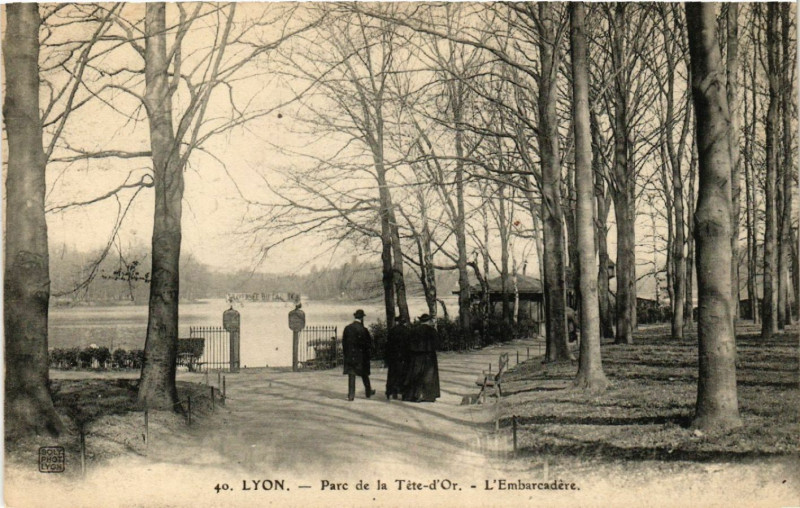 Carte postale ancienne Lyon-Parc de la Tete-d'Or L'Embarcadere à Lyon