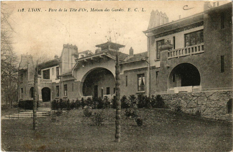 Carte postale ancienne Lyon-Parc de la Tete d'Or Maison des Gardes à Lyon