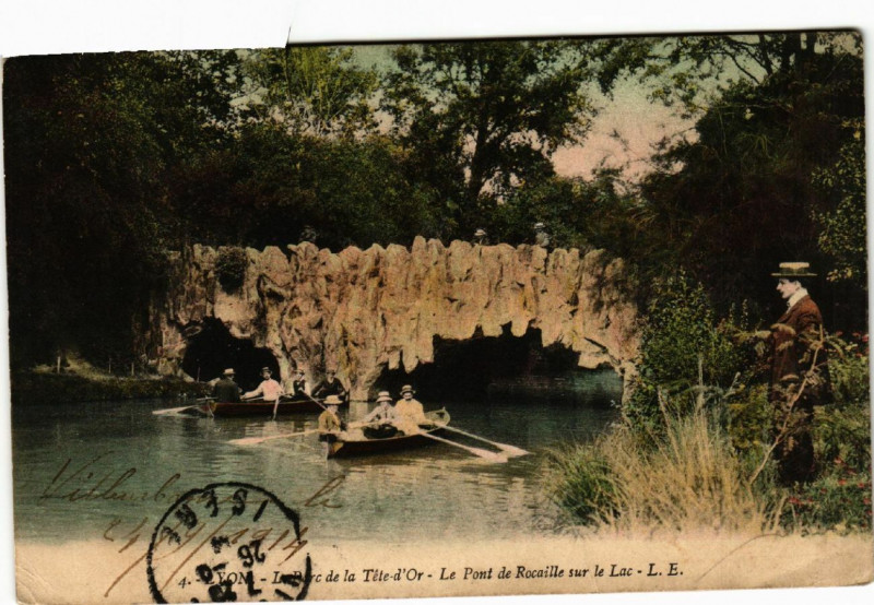 Carte postale ancienne Lyon-Parc de la Tete d'Or Le Pont de Rocaille sur le Lac à Lyon