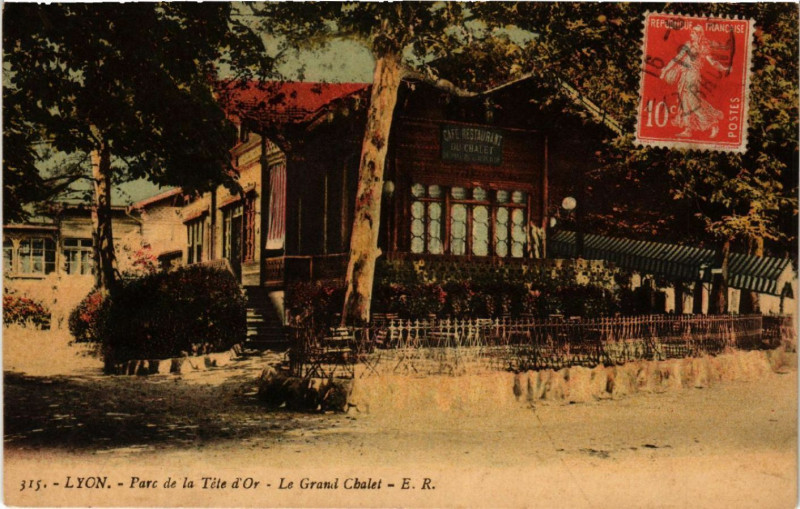 Carte postale ancienne Lyon-Parc de la Tete d'Or Le Grand Chalet à Lyon