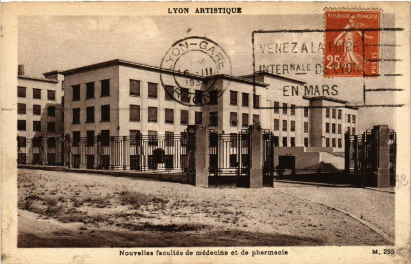 Carte postale ancienne Lyon-Nouvelles facultes de medecine et de pharmacie à Lyon