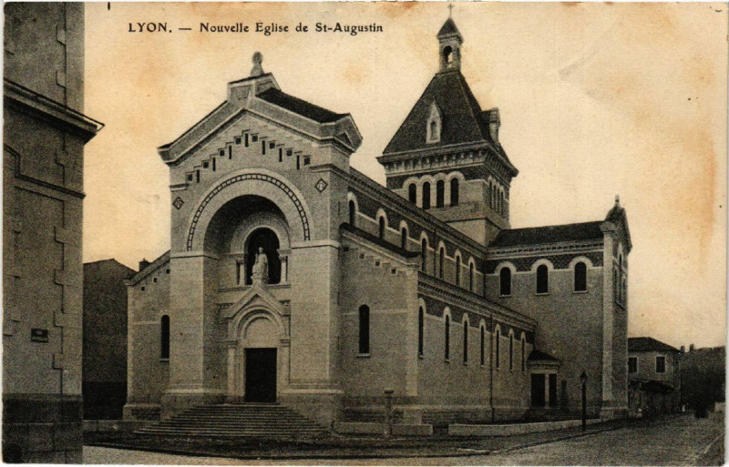 Carte postale ancienne Lyon-Nouvelle Eglise de St-Augustin à Lyon