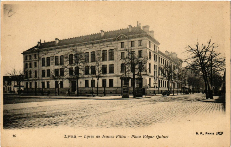 Carte postale ancienne Lyon-Lycée de Jeunes Filles Place Edgar Quinet à Lyon