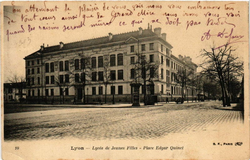 Carte postale ancienne Lyon-Lycée de Jeunes Filles Place Edgar Quinet à Lyon