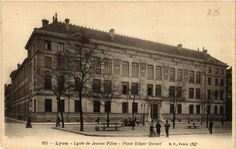 Carte postale ancienne Lyon-Lycée de Jeunes Filles Place Edgar Quinet à Lyon