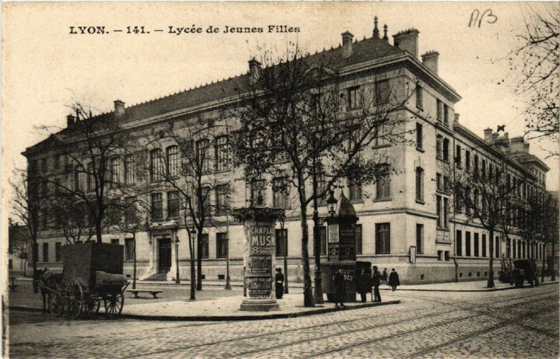 Carte postale ancienne Lyon-Lycée de Jeunes Filles à Lyon
