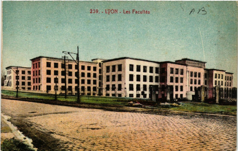 Carte postale ancienne Lyon-Les Facultes à Lyon