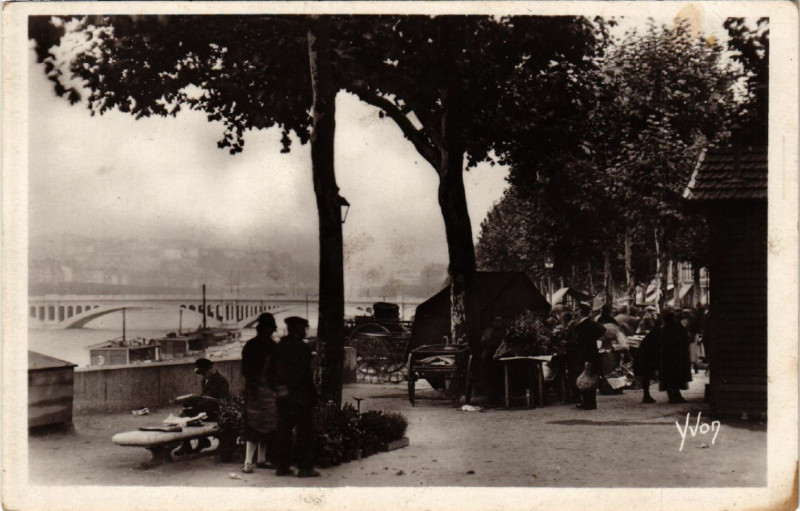Carte postale ancienne Lyon-Le quai de la Guillotiere à Lyon